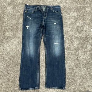 Men's AMERICAN EAGLE OUTFITTERS Relaxed
Straight Distressed Blue Denim Jeans.